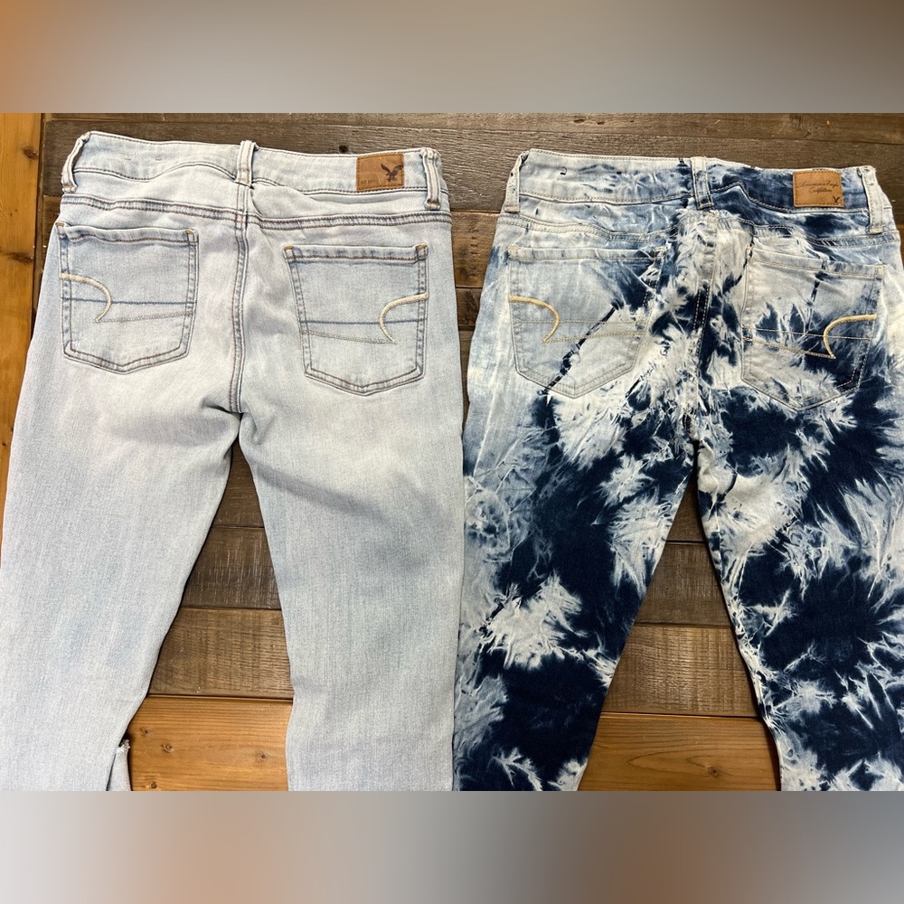 Women’s/juniors American eagle jeans size 2 and 4 super stretch two pair